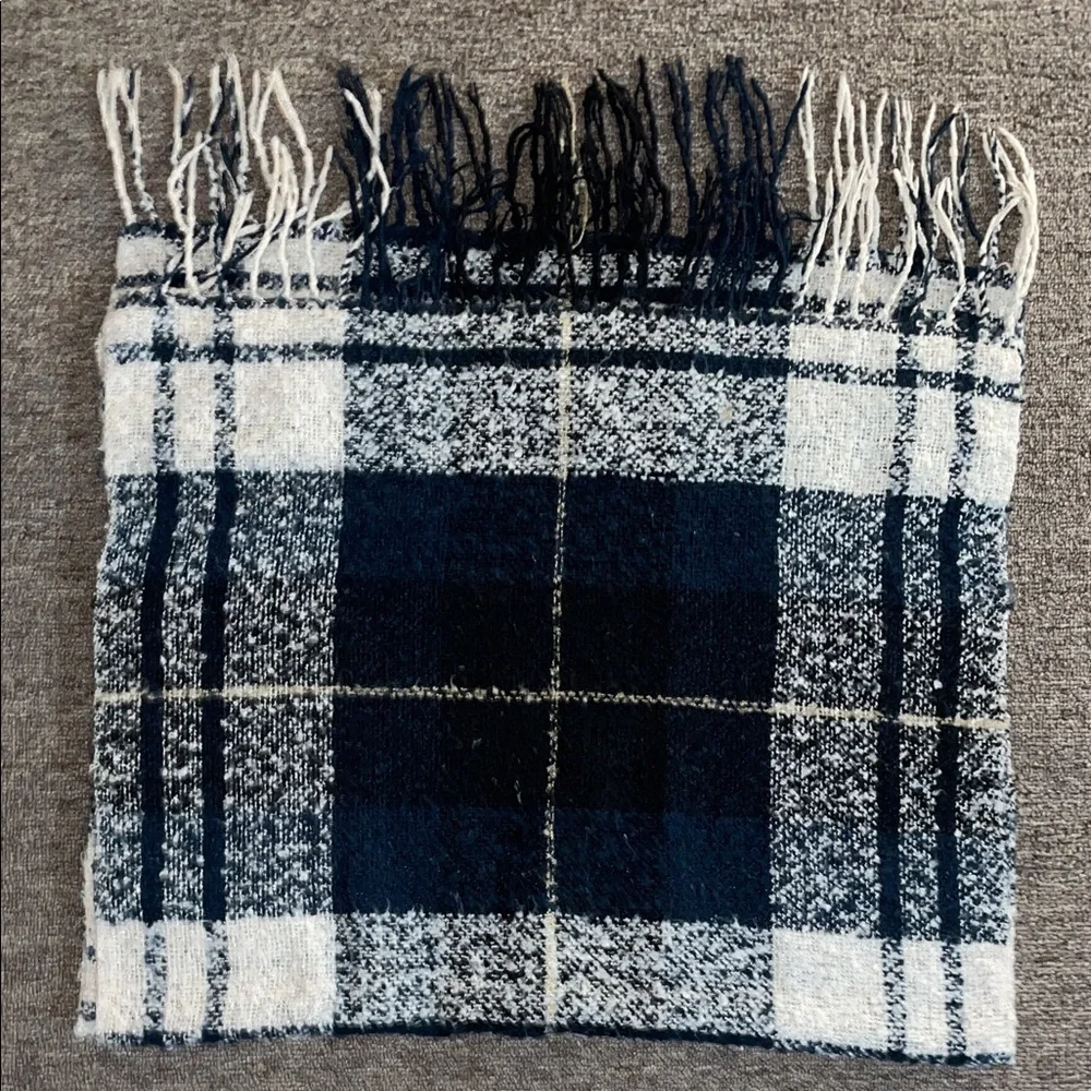 Plaid Black and Cream scarf